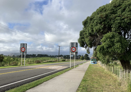 Two-way lanes with 80km per hour signs