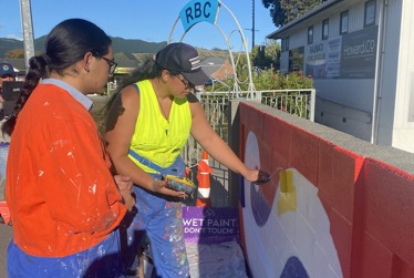 Kāpiti welcomes artist for stunning new mural