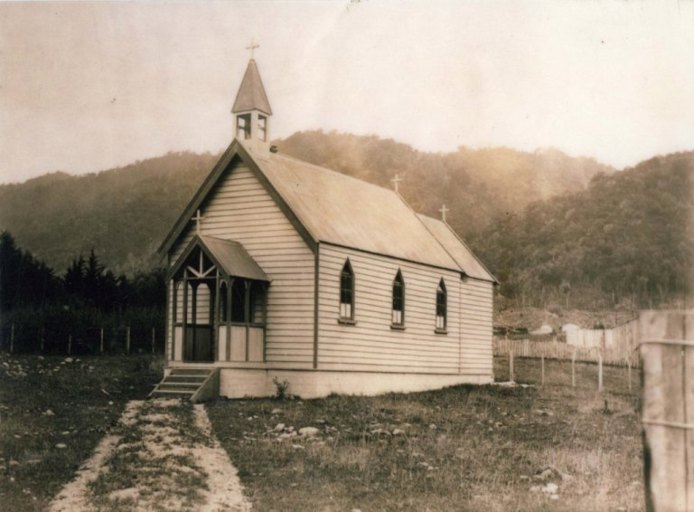 The original St Luke's Church in Waikanae, in 1902 – four years after removal to this site. Photo courtesy of the Parish of Waikanae.